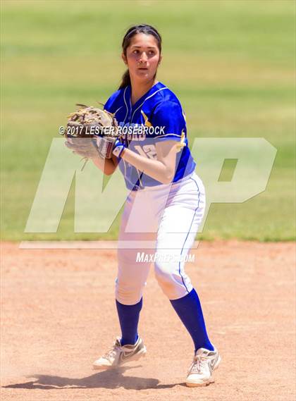 Thumbnail 3 in D'Hanis vs. Bruni (UIL 1A Regional Semifinal) photogallery.