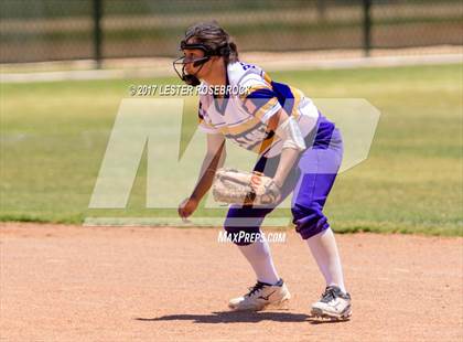 Thumbnail 2 in D'Hanis vs. Bruni (UIL 1A Regional Semifinal) photogallery.