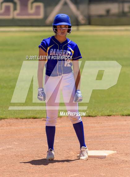 Thumbnail 2 in D'Hanis vs. Bruni (UIL 1A Regional Semifinal) photogallery.
