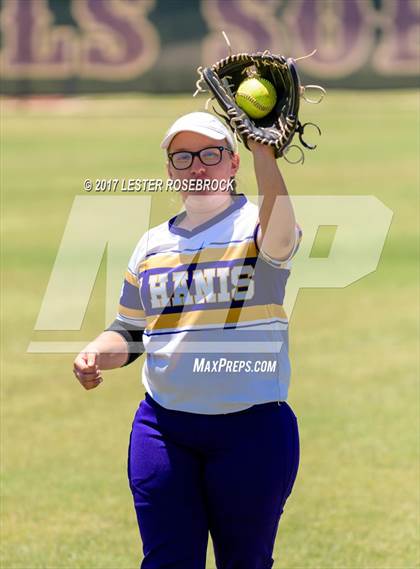 Thumbnail 2 in D'Hanis vs. Bruni (UIL 1A Regional Semifinal) photogallery.