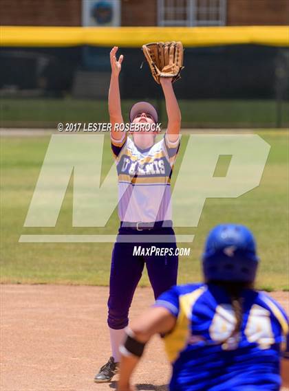 Thumbnail 3 in D'Hanis vs. Bruni (UIL 1A Regional Semifinal) photogallery.