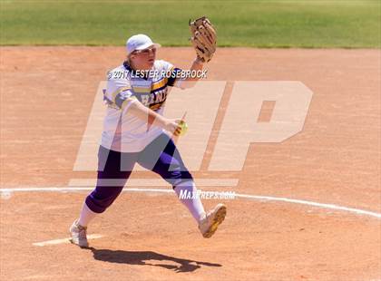 Thumbnail 2 in D'Hanis vs. Bruni (UIL 1A Regional Semifinal) photogallery.