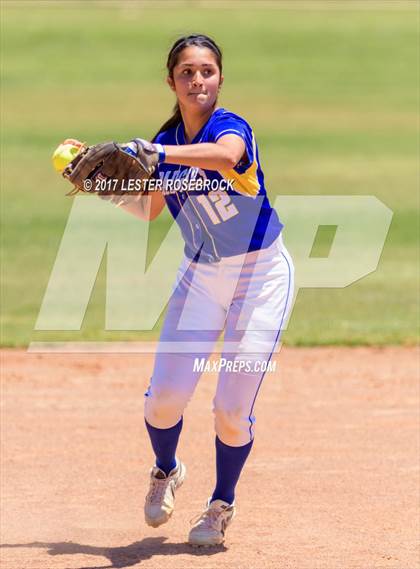 Thumbnail 1 in D'Hanis vs. Bruni (UIL 1A Regional Semifinal) photogallery.