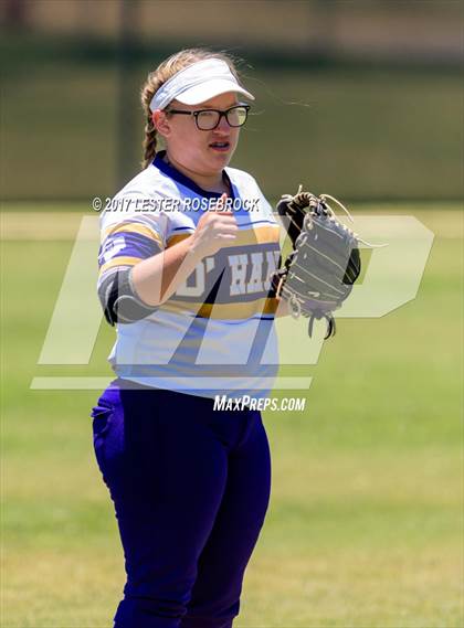 Thumbnail 1 in D'Hanis vs. Bruni (UIL 1A Regional Semifinal) photogallery.
