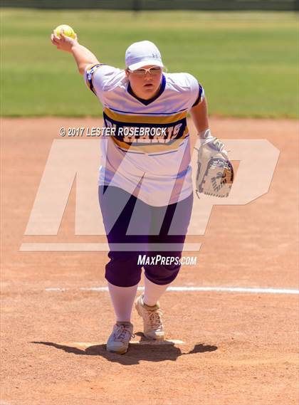 Thumbnail 1 in D'Hanis vs. Bruni (UIL 1A Regional Semifinal) photogallery.