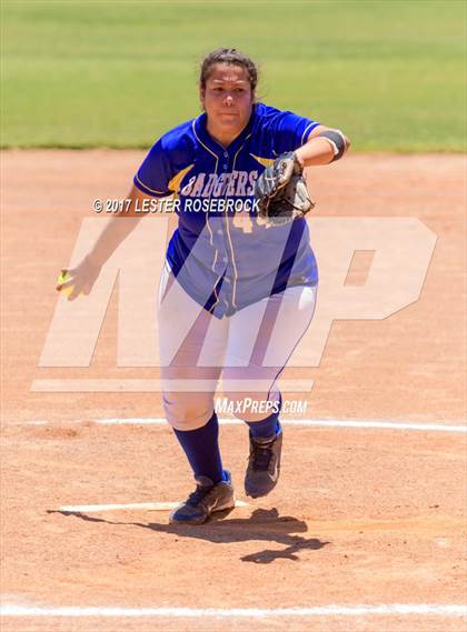 Thumbnail 3 in D'Hanis vs. Bruni (UIL 1A Regional Semifinal) photogallery.