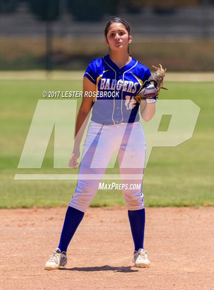 Thumbnail 3 in D'Hanis vs. Bruni (UIL 1A Regional Semifinal) photogallery.