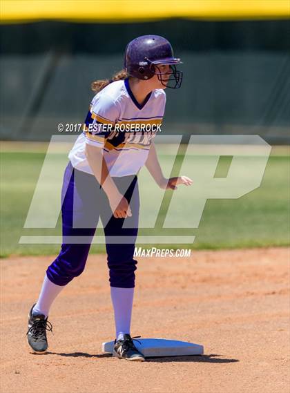 Thumbnail 2 in D'Hanis vs. Bruni (UIL 1A Regional Semifinal) photogallery.