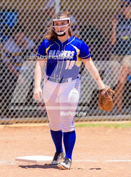 Thumbnail 1 in D'Hanis vs. Bruni (UIL 1A Regional Semifinal) photogallery.