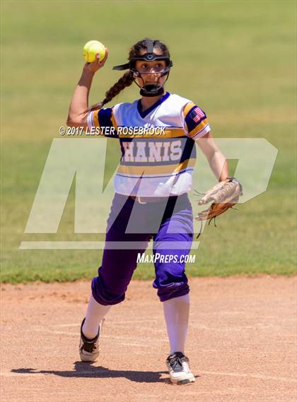 Thumbnail 3 in D'Hanis vs. Bruni (UIL 1A Regional Semifinal) photogallery.