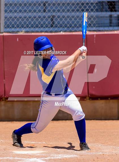 Thumbnail 3 in D'Hanis vs. Bruni (UIL 1A Regional Semifinal) photogallery.