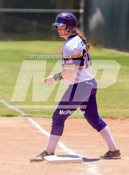 Thumbnail 1 in D'Hanis vs. Bruni (UIL 1A Regional Semifinal) photogallery.
