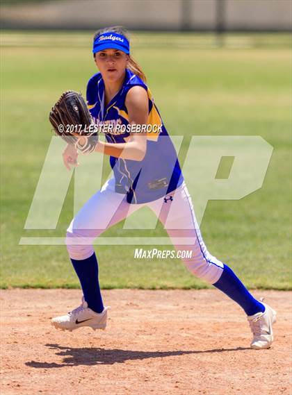 Thumbnail 3 in D'Hanis vs. Bruni (UIL 1A Regional Semifinal) photogallery.
