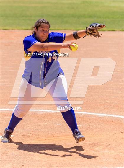 Thumbnail 1 in D'Hanis vs. Bruni (UIL 1A Regional Semifinal) photogallery.