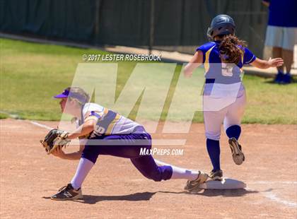 Thumbnail 1 in D'Hanis vs. Bruni (UIL 1A Regional Semifinal) photogallery.