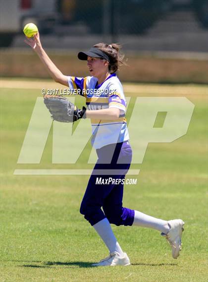 Thumbnail 3 in D'Hanis vs. Bruni (UIL 1A Regional Semifinal) photogallery.