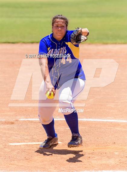 Thumbnail 1 in D'Hanis vs. Bruni (UIL 1A Regional Semifinal) photogallery.