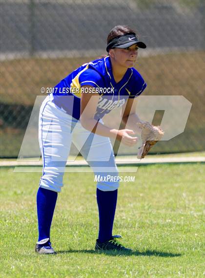 Thumbnail 1 in D'Hanis vs. Bruni (UIL 1A Regional Semifinal) photogallery.