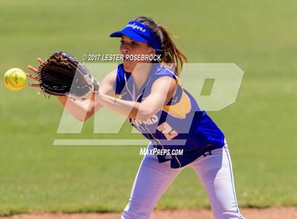 Thumbnail 2 in D'Hanis vs. Bruni (UIL 1A Regional Semifinal) photogallery.