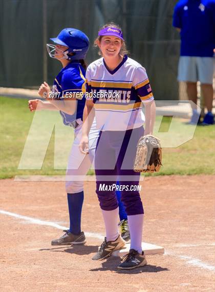 Thumbnail 3 in D'Hanis vs. Bruni (UIL 1A Regional Semifinal) photogallery.