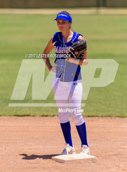 Thumbnail 3 in D'Hanis vs. Bruni (UIL 1A Regional Semifinal) photogallery.