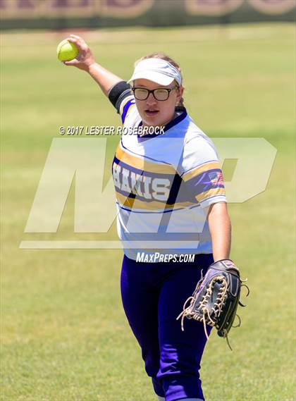 Thumbnail 1 in D'Hanis vs. Bruni (UIL 1A Regional Semifinal) photogallery.