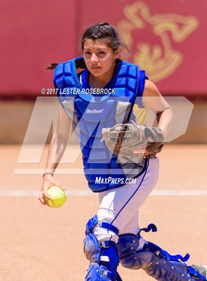 Thumbnail 2 in D'Hanis vs. Bruni (UIL 1A Regional Semifinal) photogallery.