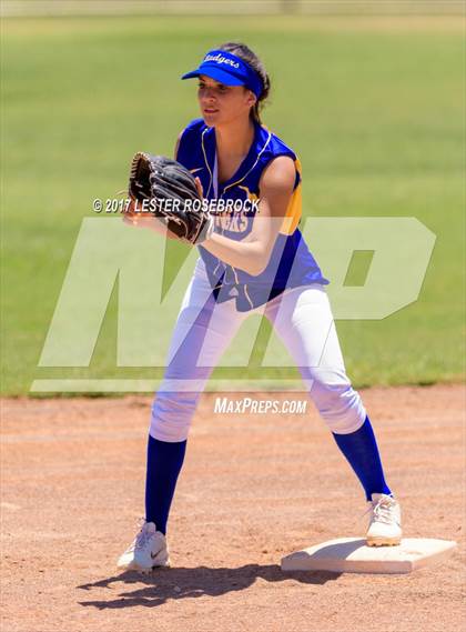 Thumbnail 3 in D'Hanis vs. Bruni (UIL 1A Regional Semifinal) photogallery.