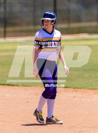 Thumbnail 1 in D'Hanis vs. Bruni (UIL 1A Regional Semifinal) photogallery.
