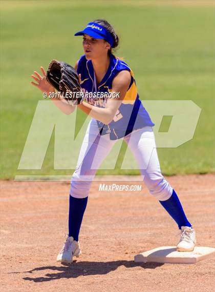 Thumbnail 1 in D'Hanis vs. Bruni (UIL 1A Regional Semifinal) photogallery.