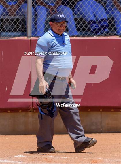 Thumbnail 2 in D'Hanis vs. Bruni (UIL 1A Regional Semifinal) photogallery.