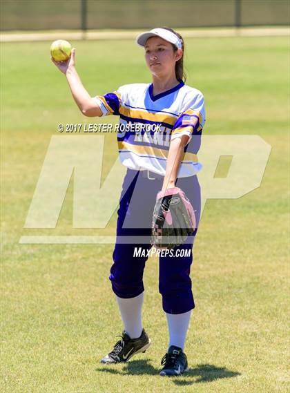 Thumbnail 1 in D'Hanis vs. Bruni (UIL 1A Regional Semifinal) photogallery.