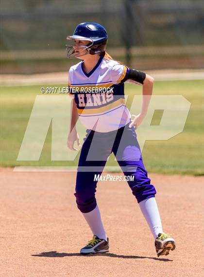 Thumbnail 3 in D'Hanis vs. Bruni (UIL 1A Regional Semifinal) photogallery.