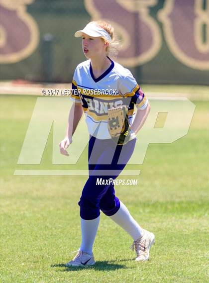Thumbnail 1 in D'Hanis vs. Bruni (UIL 1A Regional Semifinal) photogallery.
