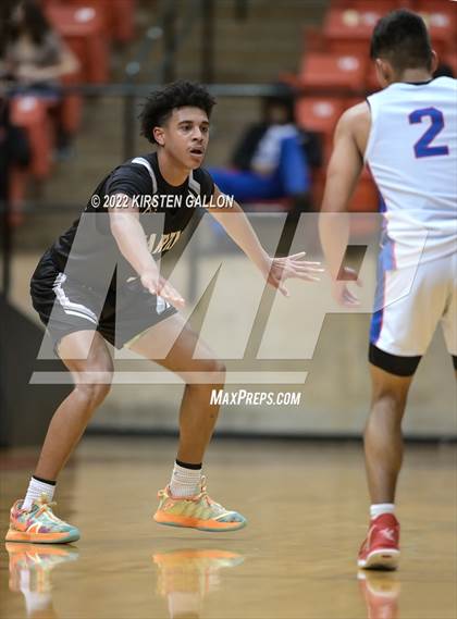 Thumbnail 2 in Americas vs. Martin (6A UIL Regional Semifinal) photogallery.