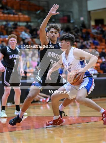 Thumbnail 2 in Americas vs. Martin (6A UIL Regional Semifinal) photogallery.