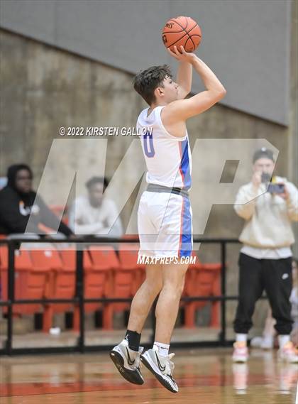 Thumbnail 1 in Americas vs. Martin (6A UIL Regional Semifinal) photogallery.