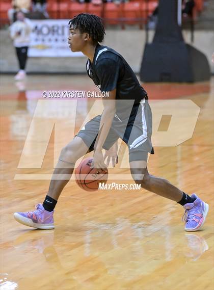 Thumbnail 2 in Americas vs. Martin (6A UIL Regional Semifinal) photogallery.
