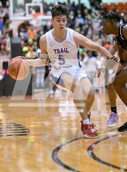 Thumbnail 3 in Americas vs. Martin (6A UIL Regional Semifinal) photogallery.