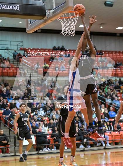 Thumbnail 1 in Americas vs. Martin (6A UIL Regional Semifinal) photogallery.