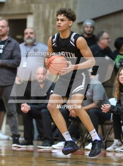 Thumbnail 1 in Americas vs. Martin (6A UIL Regional Semifinal) photogallery.