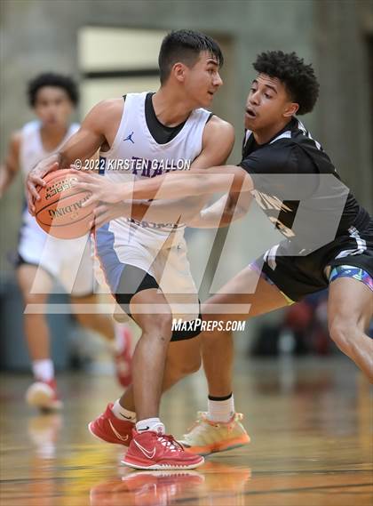 Thumbnail 2 in Americas vs. Martin (6A UIL Regional Semifinal) photogallery.