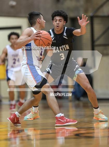 Thumbnail 1 in Americas vs. Martin (6A UIL Regional Semifinal) photogallery.