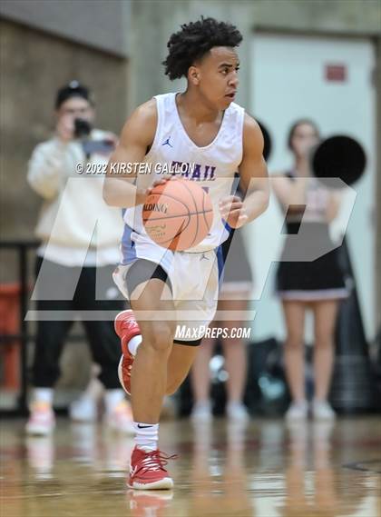 Thumbnail 2 in Americas vs. Martin (6A UIL Regional Semifinal) photogallery.