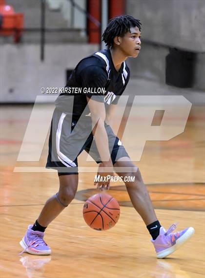 Thumbnail 1 in Americas vs. Martin (6A UIL Regional Semifinal) photogallery.