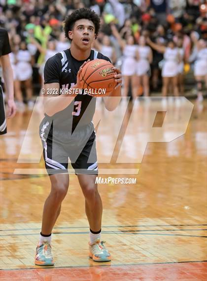 Thumbnail 1 in Americas vs. Martin (6A UIL Regional Semifinal) photogallery.