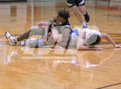 Thumbnail 3 in Americas vs. Martin (6A UIL Regional Semifinal) photogallery.