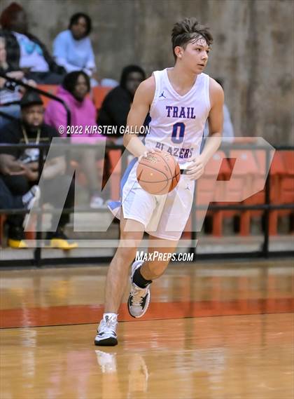 Thumbnail 1 in Americas vs. Martin (6A UIL Regional Semifinal) photogallery.