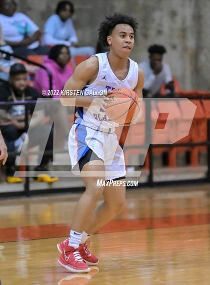 Thumbnail 3 in Americas vs. Martin (6A UIL Regional Semifinal) photogallery.