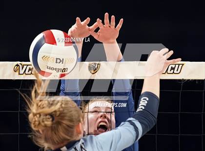 Thumbnail 1 in Charles J. Colgan vs. Alexandria City (VHSL Class 6 State Final) photogallery.